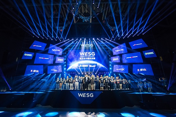 层俱乐部的 层俱乐部的