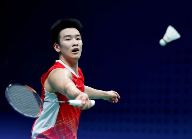 边线发球时 边线发球时