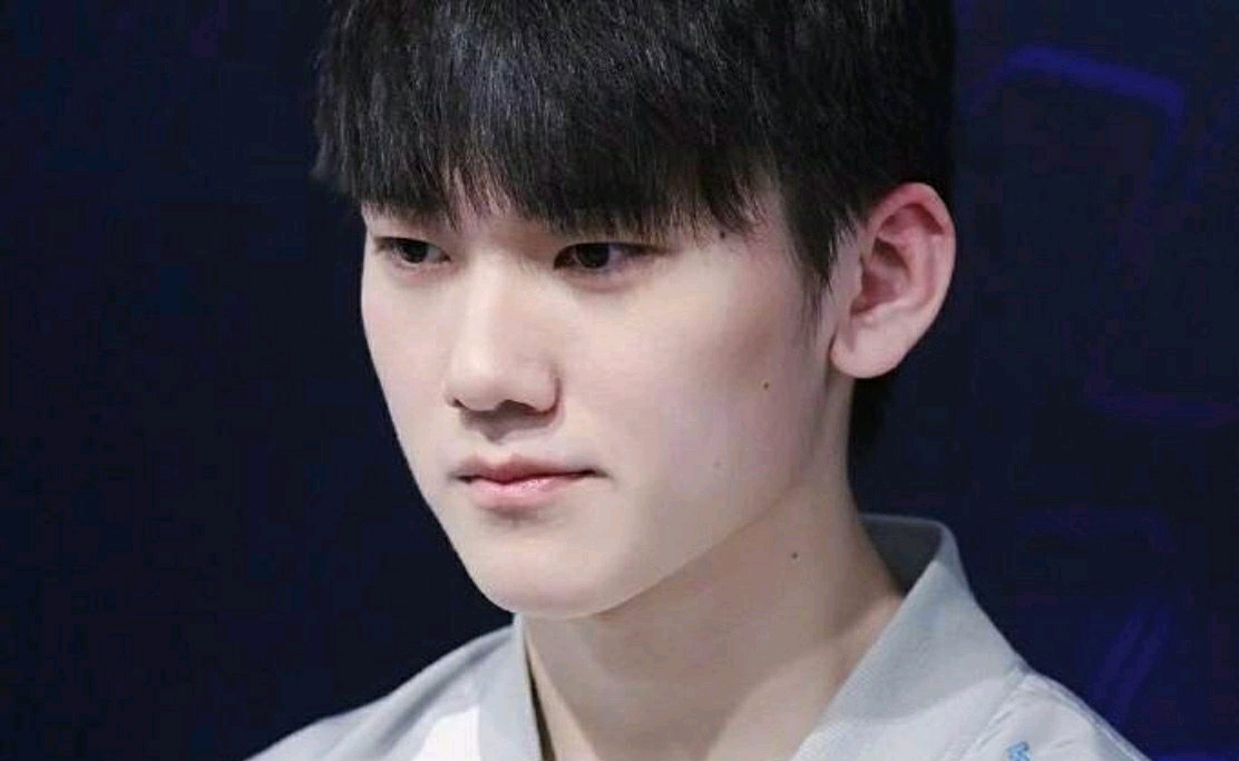 曼联因此更 曼联因此更